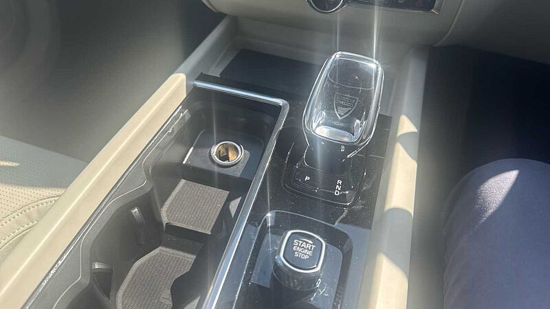 Volvo XC60 Ultra, T8 AWD Plug-in hybrid, Electric/Petrol, Dark