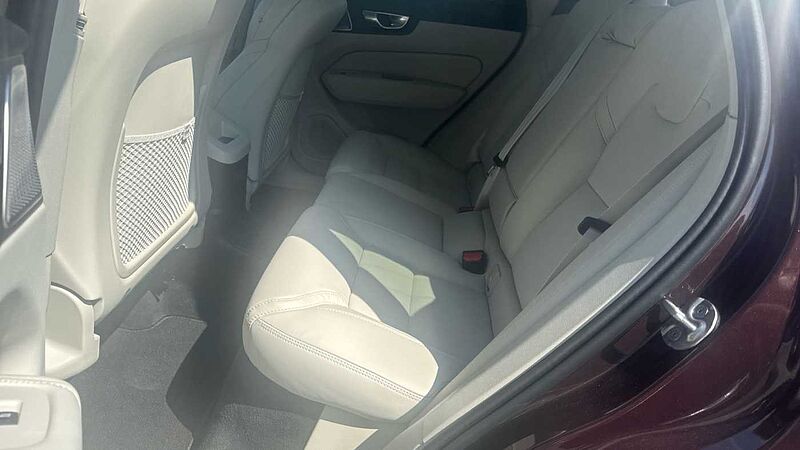 Volvo XC60 Ultra, T8 AWD Plug-in hybrid, Electric/Petrol, Dark