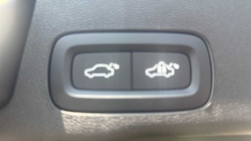 Volvo XC60 Ultra, T8 AWD Plug-in hybrid, Electric/Petrol, Dark