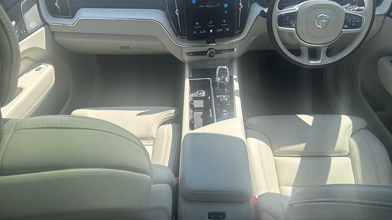 Volvo XC60 Ultra, T8 AWD Plug-in hybrid, Electric/Petrol, Dark