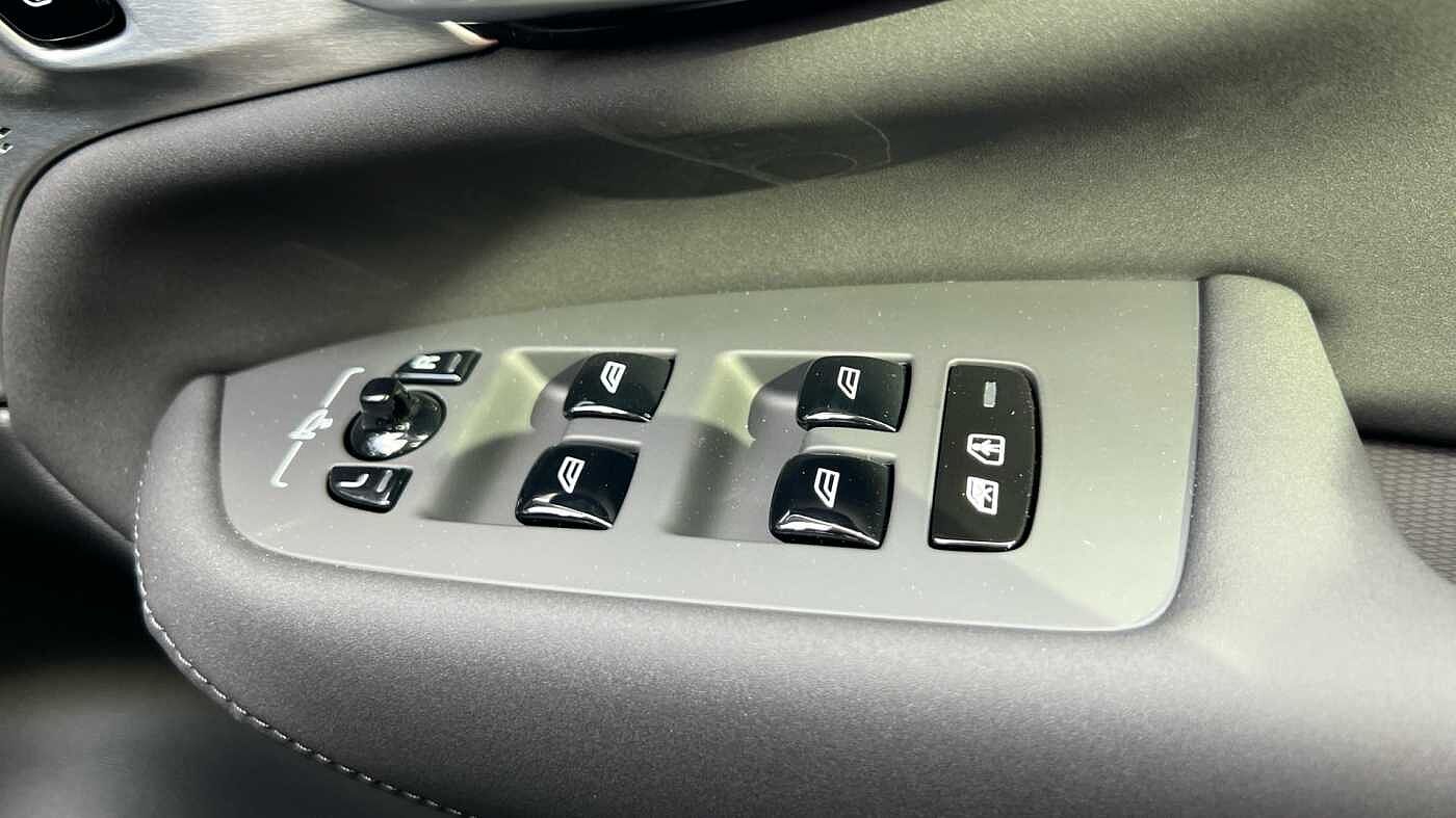 Volvo XC90 2.0 T8 Phev Ultra Dark 5Dr AWD Geartronic Estate