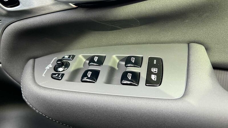 Volvo XC90 2.0 T8 Phev Ultra Dark 5Dr AWD Geartronic Estate