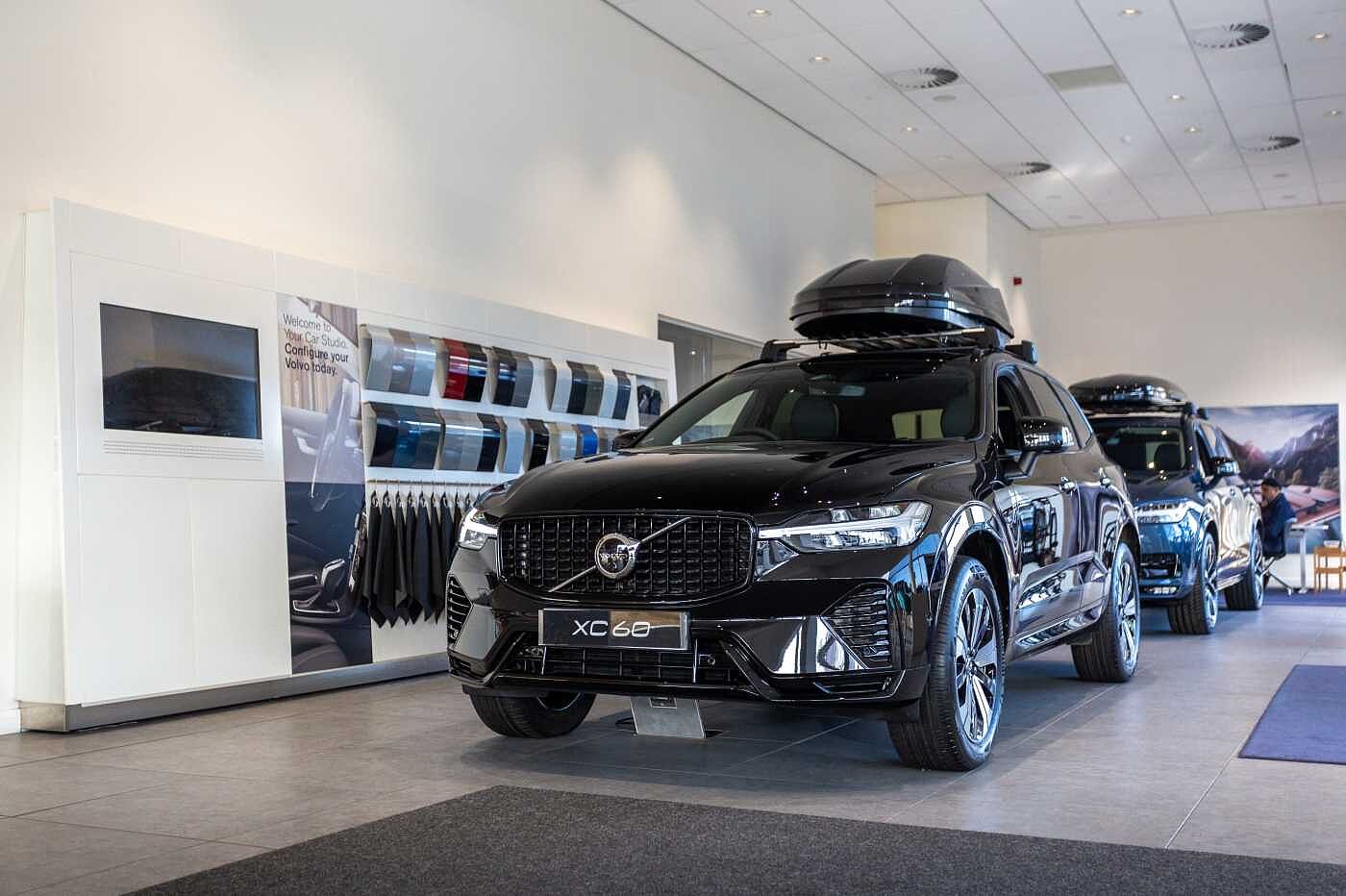 Volvo XC40 B4 (197BHP) Ultra Dark Mild Hybrid - (360 Parking Camera)