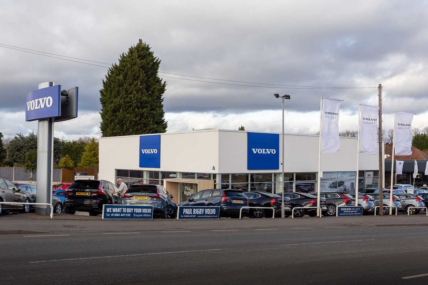 Volvo XC40 B4 (197BHP) Ultra Dark Mild Hybrid - (360 Parking Camera)