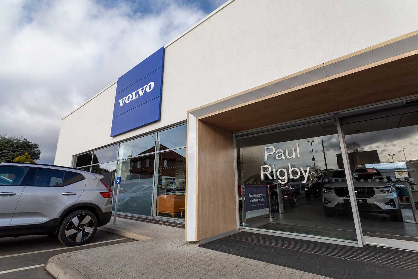 Volvo V40 T3 (150BHP) R-Design Pro Manual - (Fixed Panoramic Roof)
