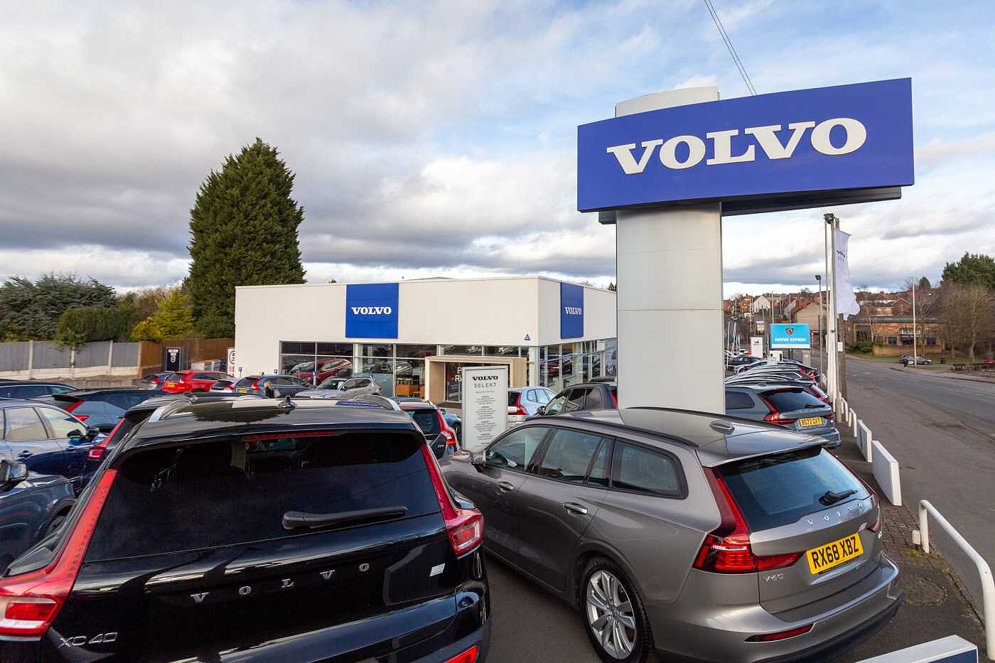 Volvo V40 T3 (150BHP) R-Design Pro Manual - (Fixed Panoramic Roof)