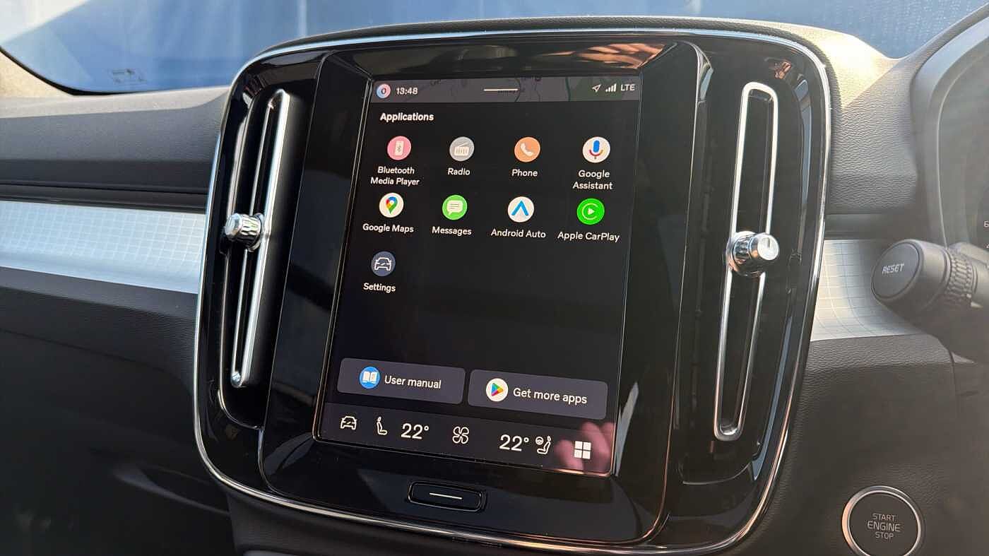 Volvo XC40 B4 (197BHP) Ultra Black Edition Mild Hybrid - (360 Camera)