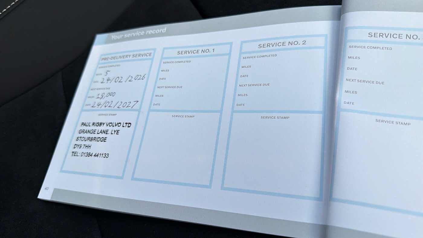 Volvo XC40 B4 (197BHP) Ultra Black Edition Mild Hybrid - (360 Camera)