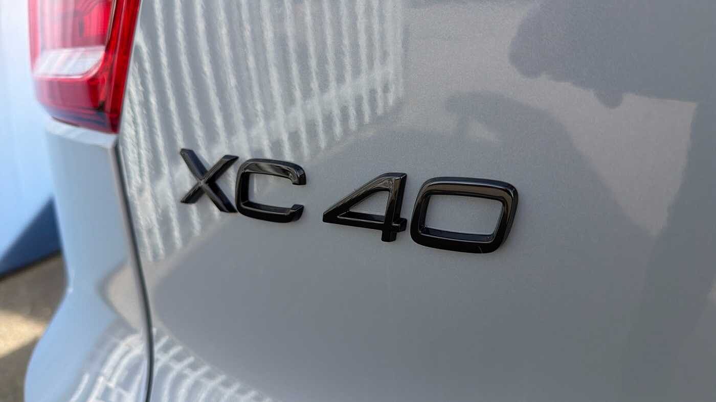 Volvo XC40 B4 (197BHP) Ultra Black Edition Mild Hybrid - (360 Camera)