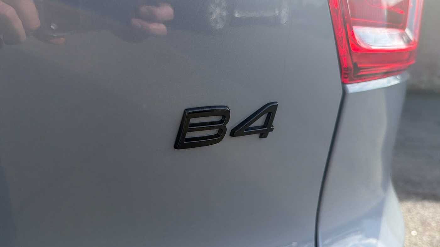 Volvo XC40 B4 (197BHP) Ultra Black Edition Mild Hybrid - (360 Camera)