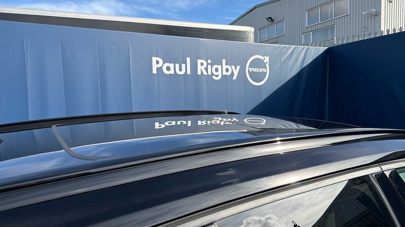 Volvo XC40 B4 (197BHP) Ultra Black Edition Mild Hybrid - (360 Camera)