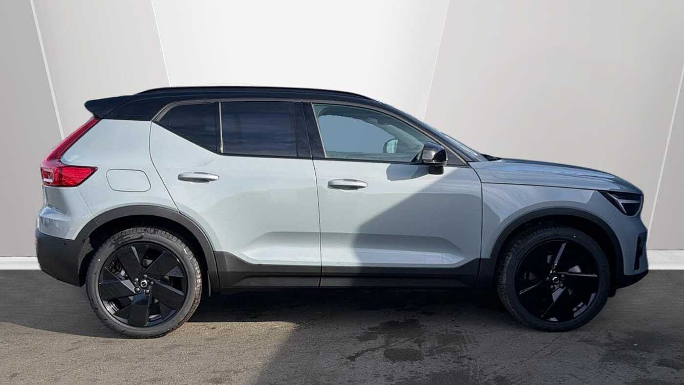 Volvo XC40 B4 (197BHP) Ultra Black Edition Mild Hybrid - (360 Camera)