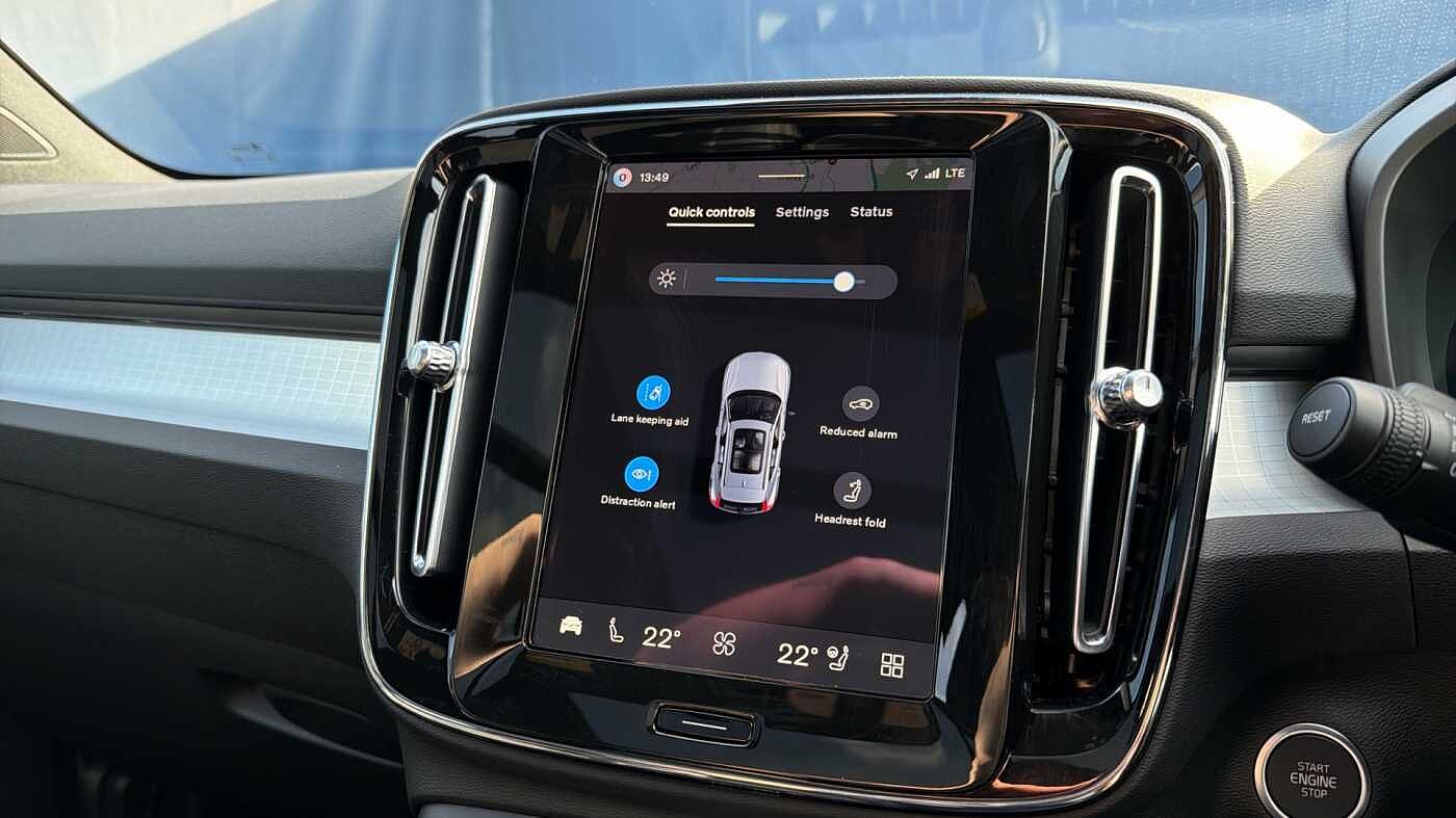 Volvo XC40 B4 (197BHP) Ultra Black Edition Mild Hybrid - (360 Camera)