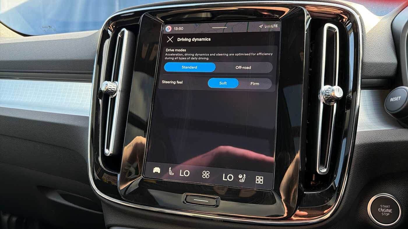 Volvo XC40 B4 (197BHP) Ultra Black Edition Mild Hybrid - (360 Camera)