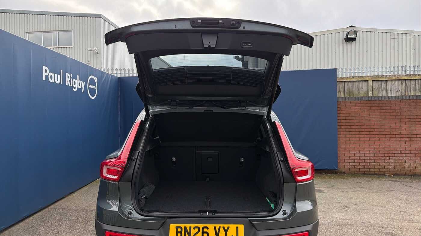 Volvo XC40 B4 (197BHP) Ultra Dark Mild Hybrid - (360 Parking Camera)