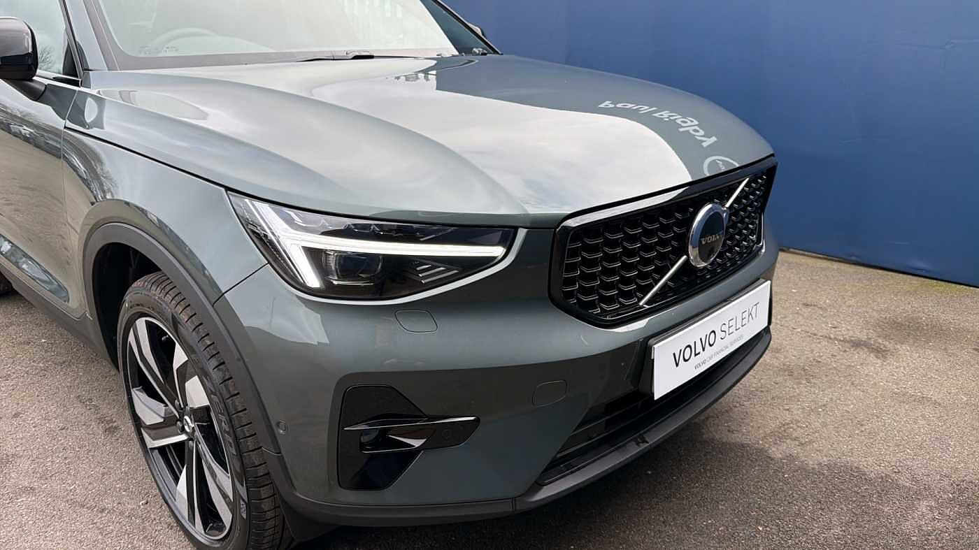Volvo XC40 B4 (197BHP) Ultra Dark Mild Hybrid - (360 Parking Camera)