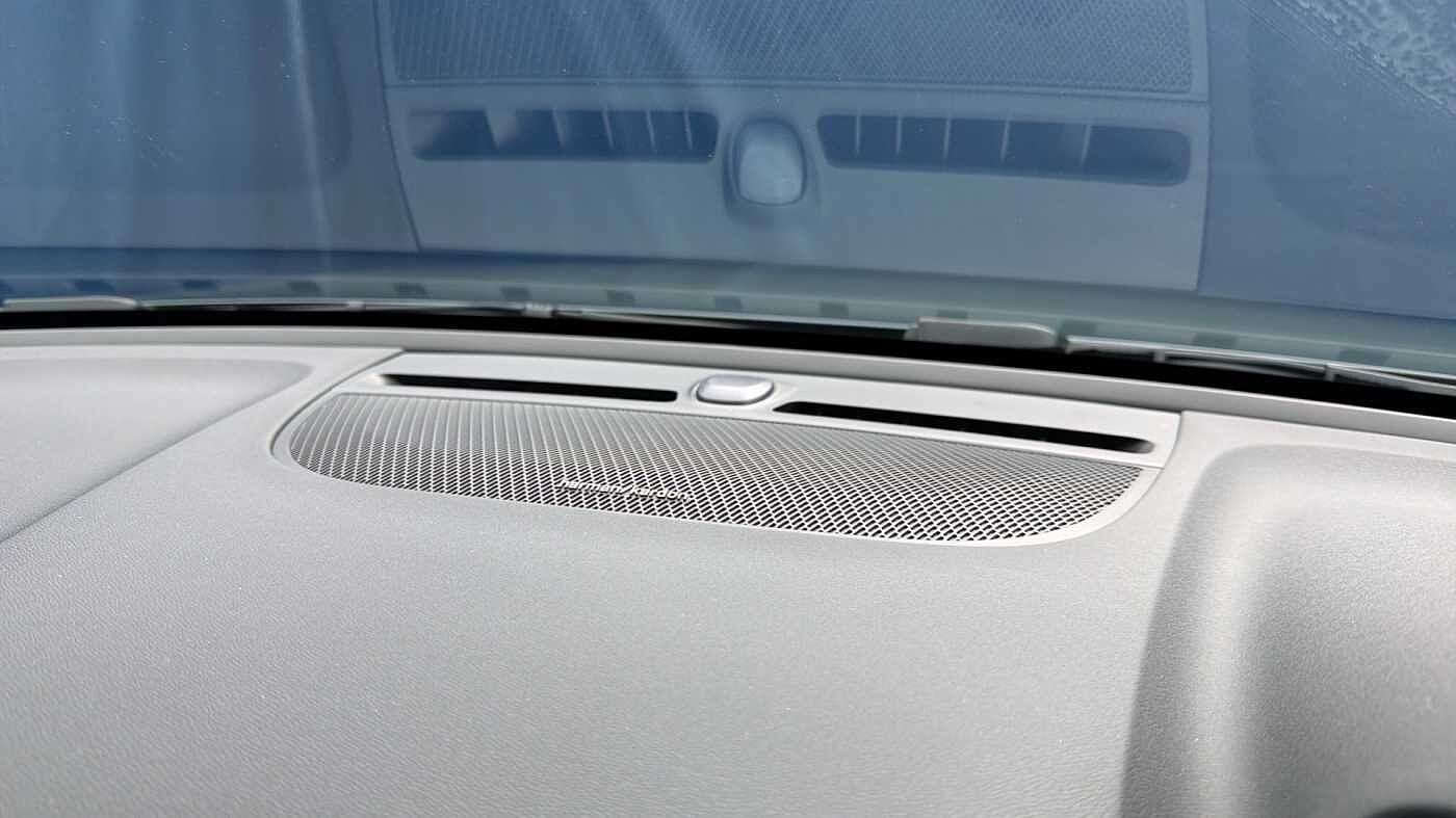 Volvo XC40 B4 (197BHP) Ultra Dark Mild Hybrid - (360 Parking Camera)