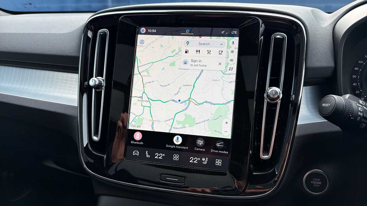 Volvo XC40 B4 (197BHP) Ultra Dark Mild Hybrid - (360 Parking Camera)