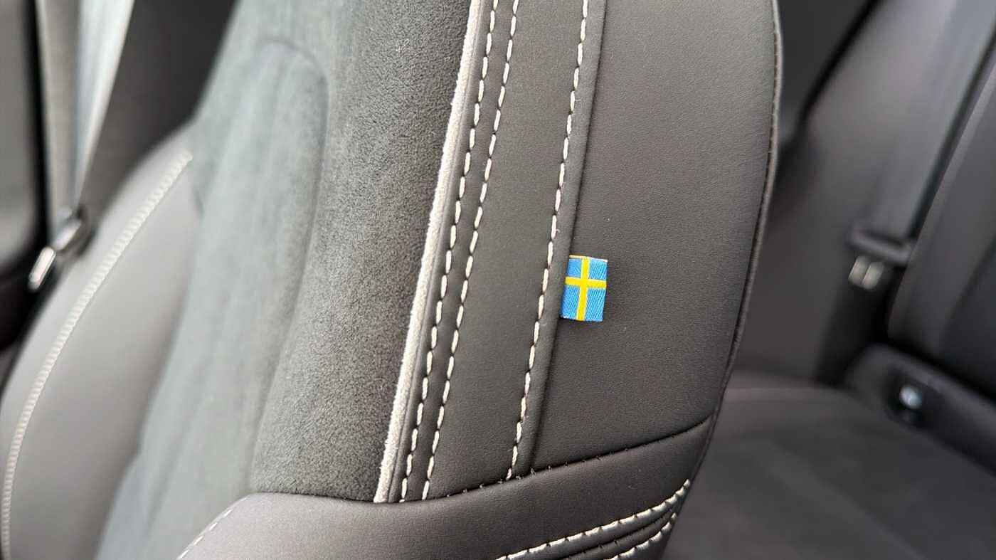 Volvo XC40 B4 (197BHP) Ultra Dark Mild Hybrid - (360 Parking Camera)