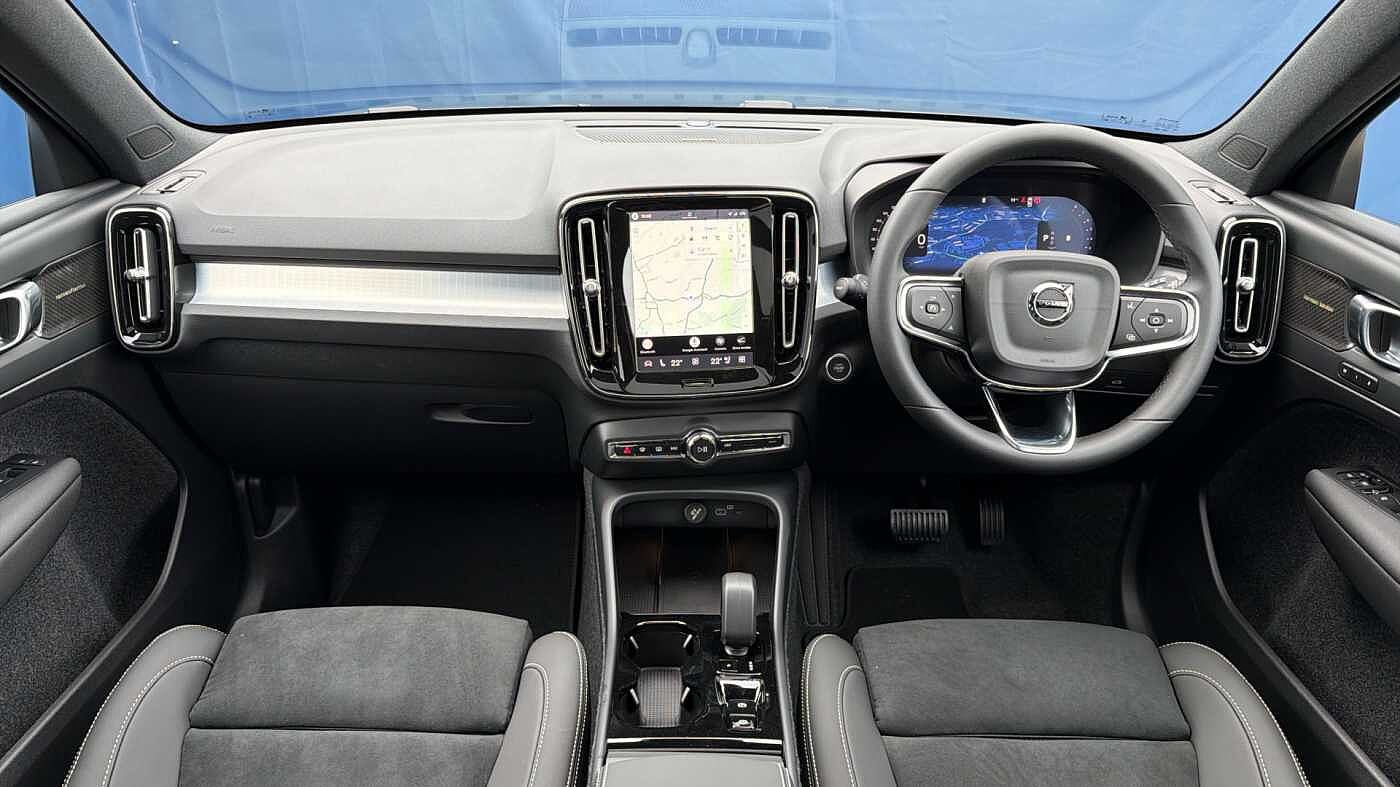 Volvo XC40 B4 (197BHP) Ultra Dark Mild Hybrid - (360 Parking Camera)