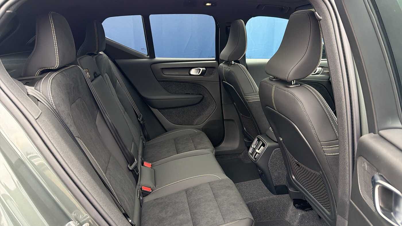 Volvo XC40 B4 (197BHP) Ultra Dark Mild Hybrid - (360 Parking Camera)