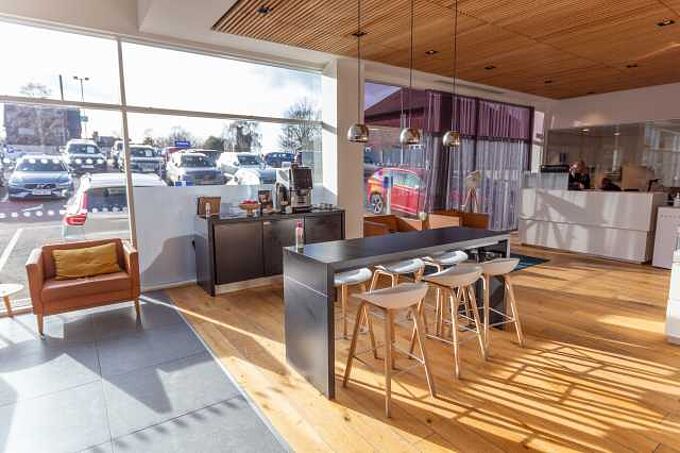 Volvo XC40 B4 (197BHP) Ultra Dark Mild Hybrid - (360 Parking Camera)