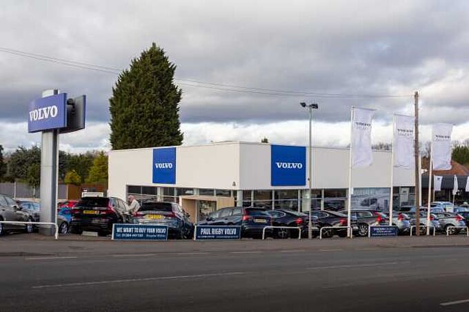 Volvo XC40 B4 (197BHP) Ultra Dark Mild Hybrid - (360 Parking Camera)