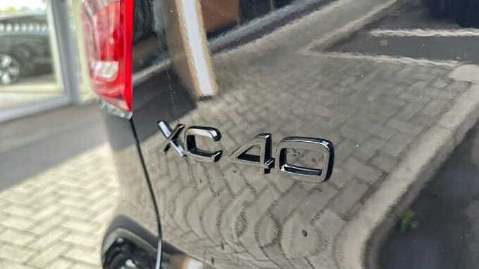 Volvo XC40 B4 (194BHP) Black Edition Ultra Mild Hybrid - (Harman & Kardon)