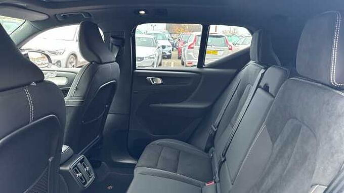 Volvo XC40 B4 (194BHP) Black Edition Ultra Mild Hybrid - (Harman & Kardon)