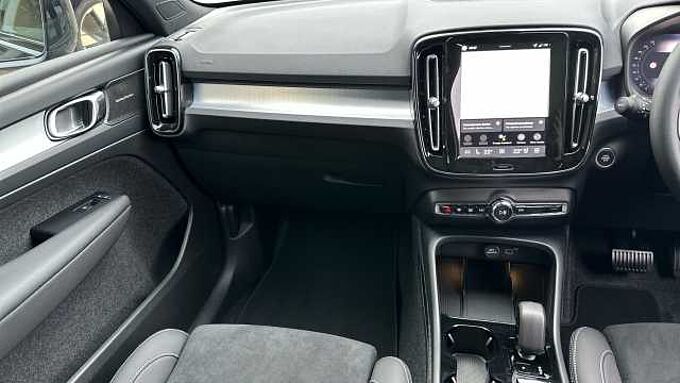 Volvo XC40 B4 (194BHP) Black Edition Ultra Mild Hybrid - (Harman & Kardon)