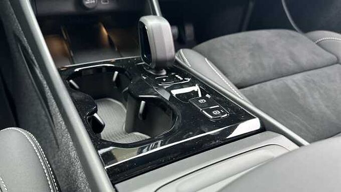 Volvo XC40 B4 (194BHP) Black Edition Ultra Mild Hybrid - (Harman & Kardon)