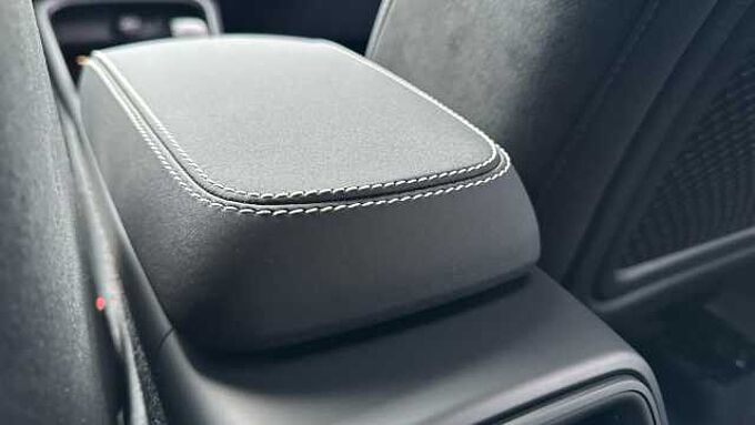 Volvo XC40 B4 (194BHP) Black Edition Ultra Mild Hybrid - (Harman & Kardon)