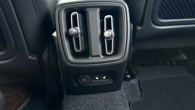 Volvo XC40 B4 (194BHP) Black Edition Ultra Mild Hybrid - (Harman & Kardon)