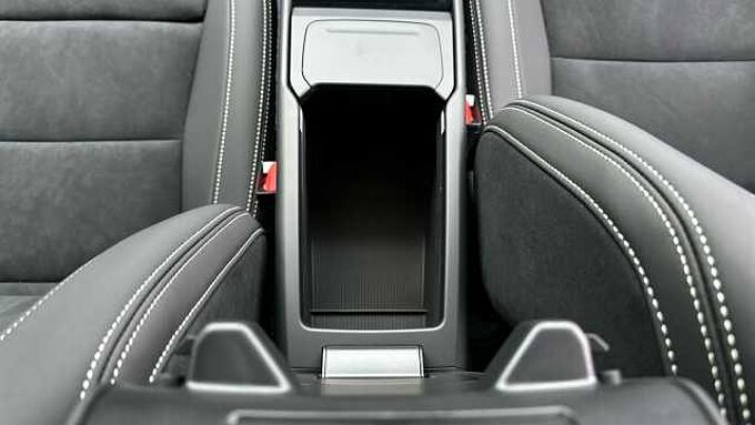 Volvo XC40 B4 (194BHP) Black Edition Ultra Mild Hybrid - (Harman & Kardon)