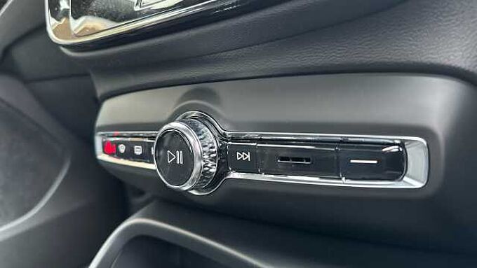 Volvo XC40 B4 (194BHP) Black Edition Ultra Mild Hybrid - (Harman & Kardon)