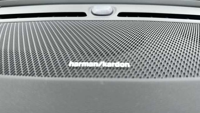 Volvo XC40 B4 (194BHP) Black Edition Ultra Mild Hybrid - (Harman & Kardon)