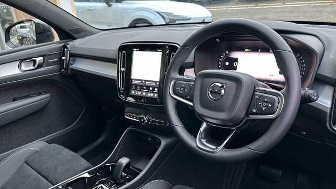 Volvo XC40 B4 (194BHP) Black Edition Ultra Mild Hybrid - (Harman & Kardon)