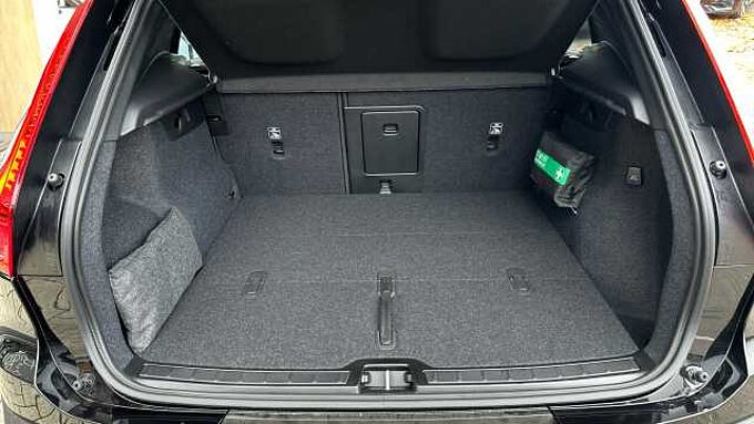 Volvo XC40 B4 (194BHP) Black Edition Ultra Mild Hybrid - (Harman & Kardon)