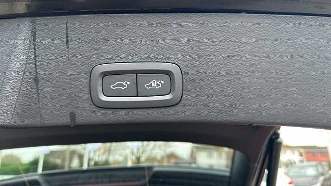 Volvo XC40 B4 (194BHP) Black Edition Ultra Mild Hybrid - (Harman & Kardon)