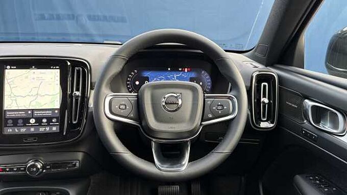 Volvo XC40 B4 (197BHP) Ultra Dark Mild Hybrid - (360 View Camera)