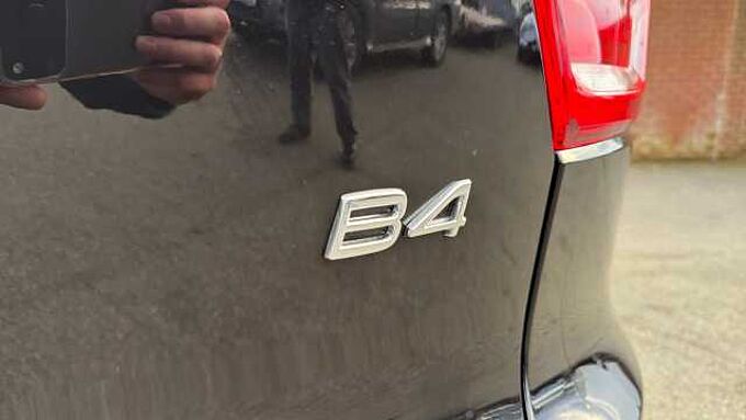 Volvo XC40 B4 (197BHP) Ultra Dark Mild Hybrid - (360 View Camera)