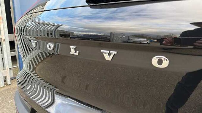 Volvo XC40 B4 (197BHP) Ultra Dark Mild Hybrid - (360 View Camera)