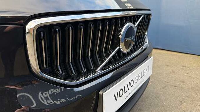 Volvo XC40 B4 (197BHP) Ultra Dark Mild Hybrid - (360 View Camera)