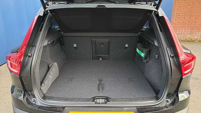 Volvo XC40 B4 (197BHP) Ultra Dark Mild Hybrid - (360 View Camera)