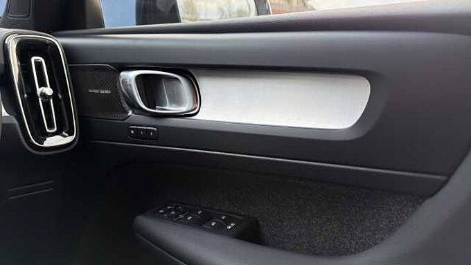 Volvo XC40 B4 (197BHP) Ultra Dark Mild Hybrid - (360 View Camera)
