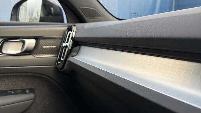 Volvo XC40 B4 (197BHP) Ultra Dark Mild Hybrid - (360 View Camera)