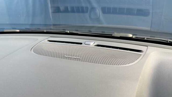 Volvo XC40 B4 (197BHP) Ultra Dark Mild Hybrid - (360 View Camera)