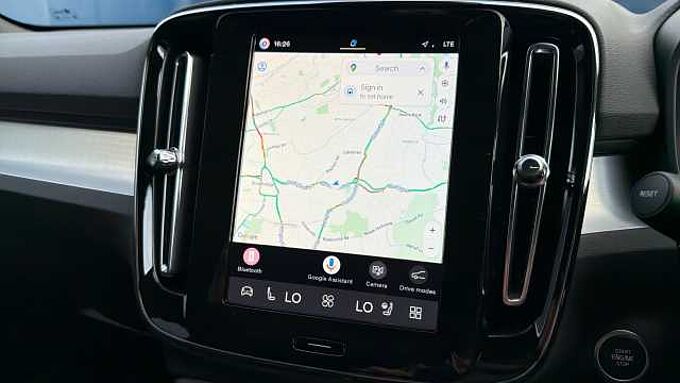 Volvo XC40 B4 (197BHP) Ultra Dark Mild Hybrid - (360 View Camera)