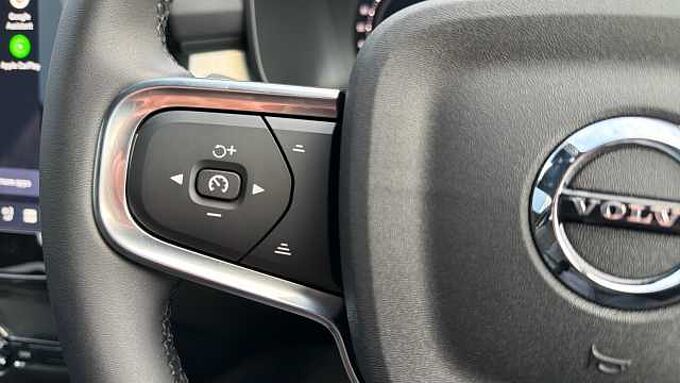 Volvo XC40 B4 (197BHP) Ultra Dark Mild Hybrid - (360 View Camera)