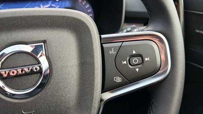 Volvo XC40 B4 (197BHP) Ultra Dark Mild Hybrid - (360 View Camera)